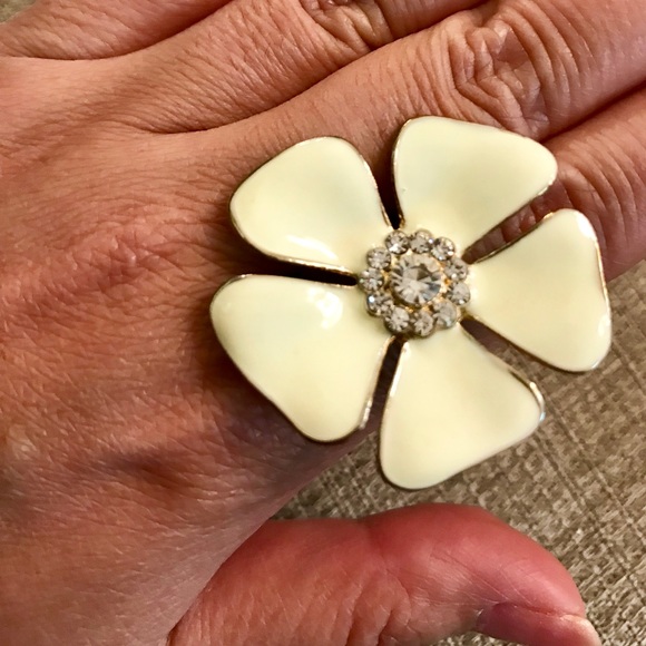 Flower Ring - Picture 2 of 7